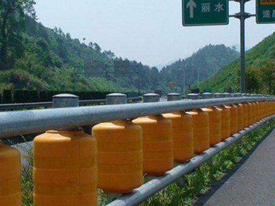 高速公路旋转桶护栏
